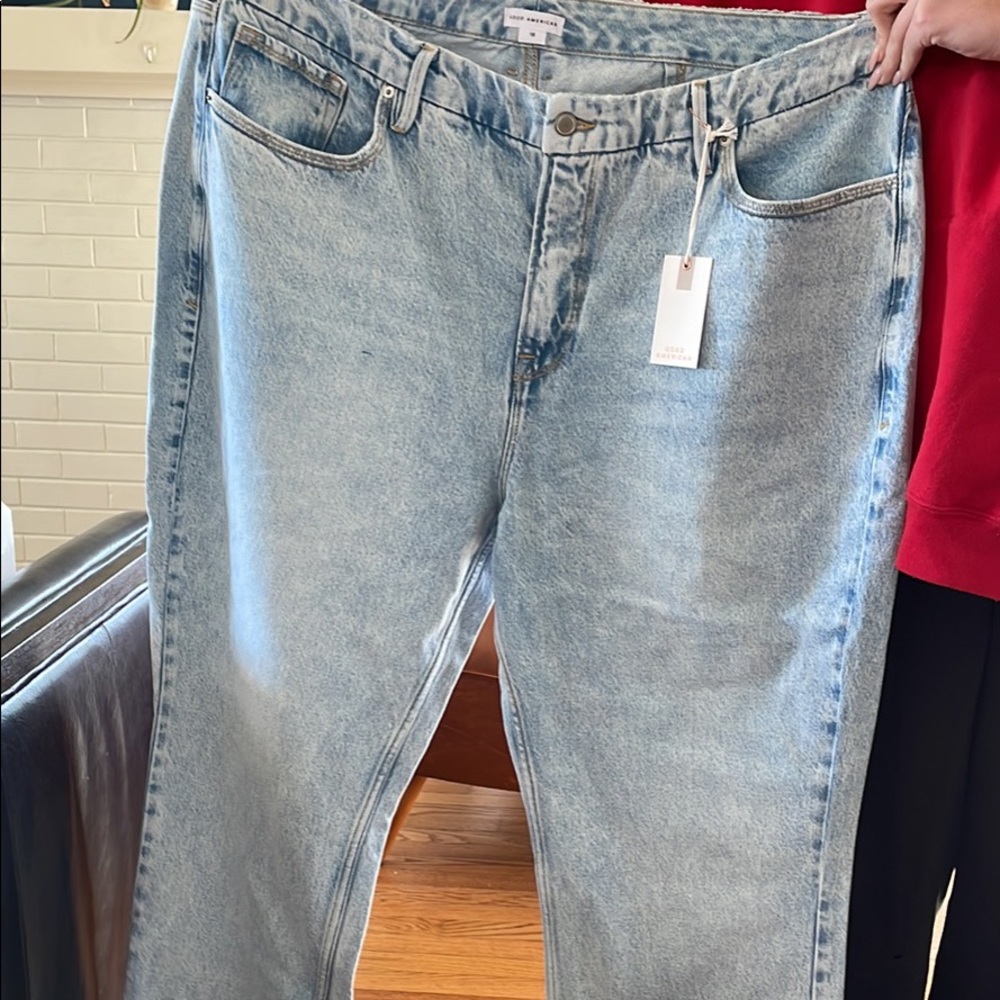 Good American Light Wash Straight Leg Jeans - Picture 2 of 4